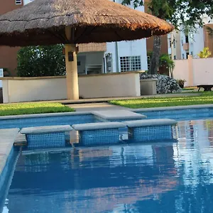 Relajante Y Acogedor Con Alberca En Apartamento